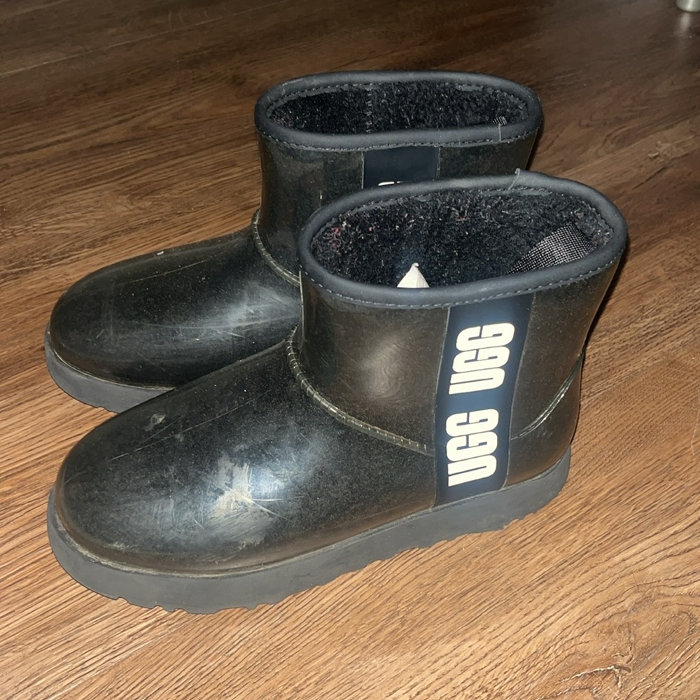 Black rain boot uggs